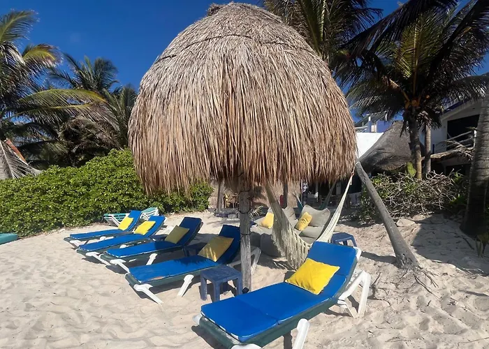 Beachfront Hammock Heaven Apartment *